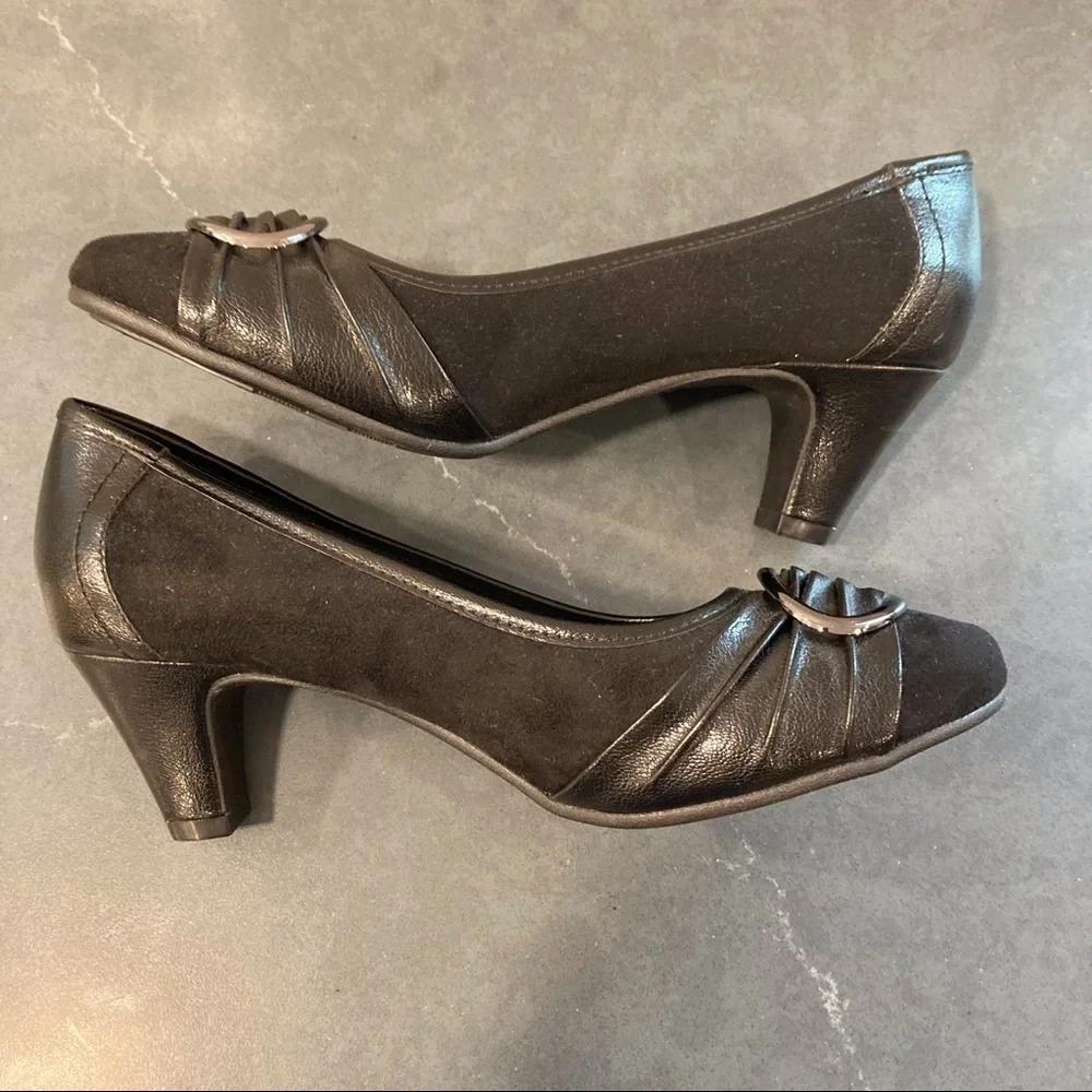 Andiamo sz 9.5 Belle black vegan leather buckle accent heels